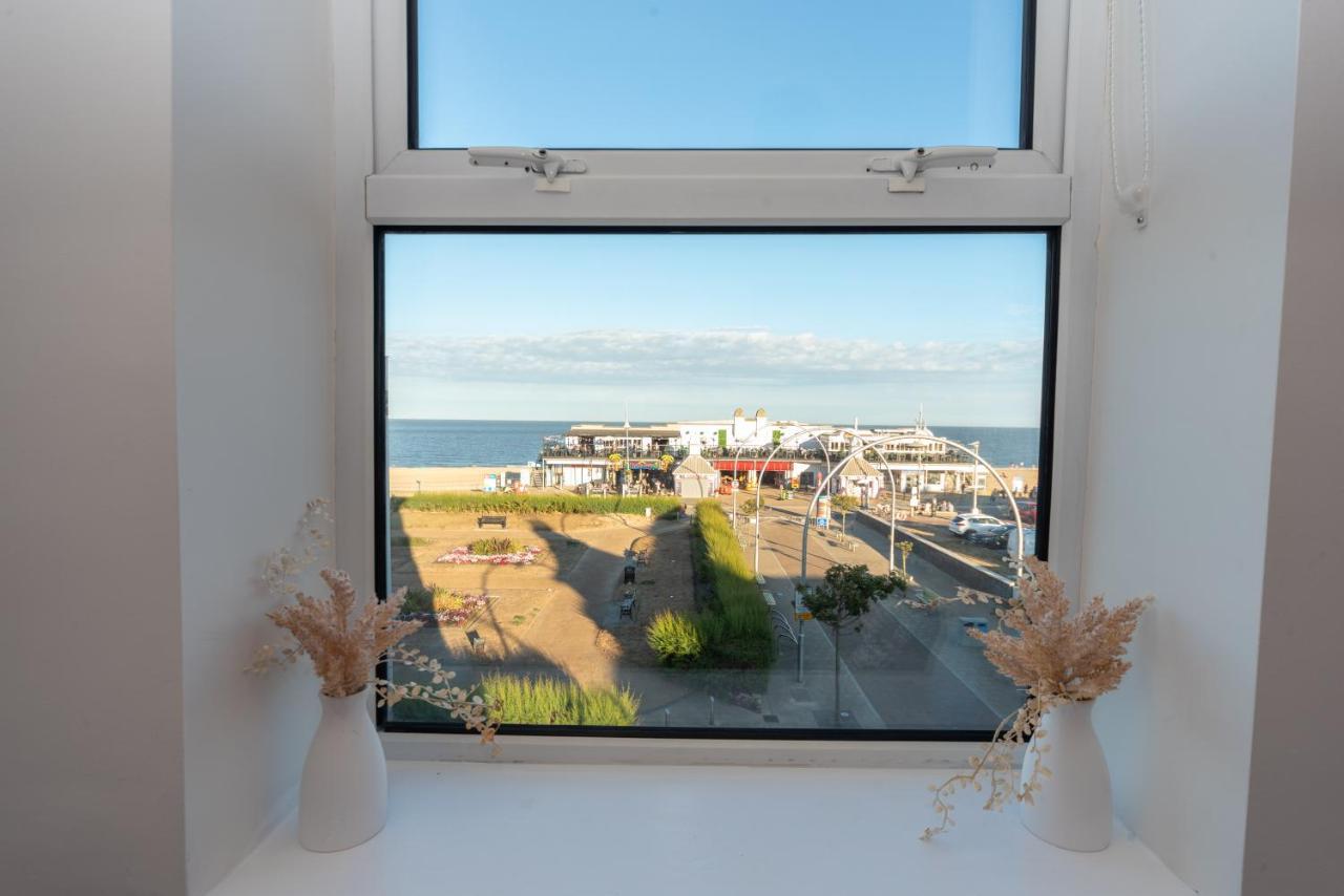 Sea Views Modern Two Bedroom Apartment Лоустофт Екстериор снимка